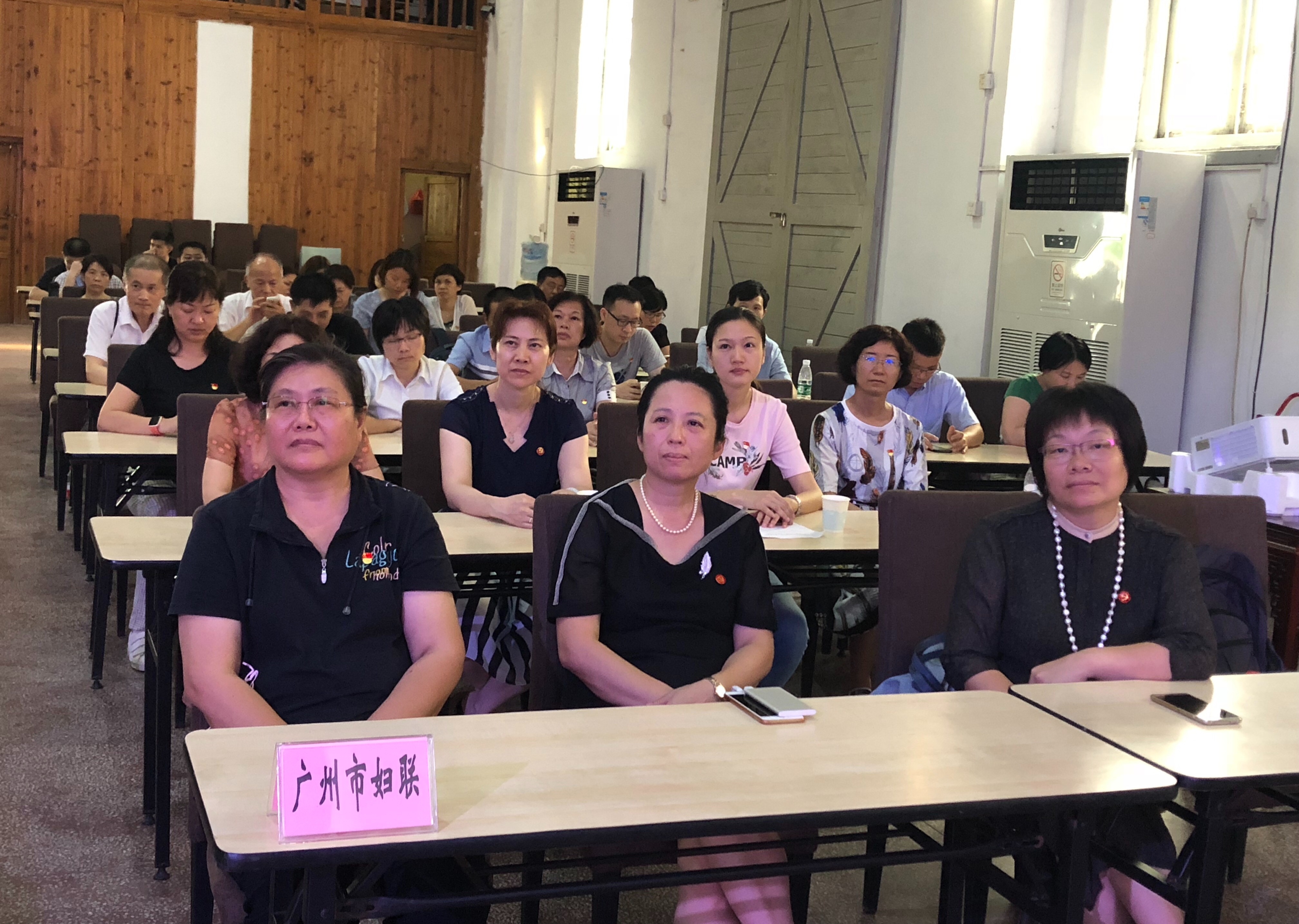 用心聆听新时代红色文化宣讲.jpg